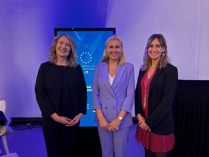Grace Keller, directora H2 Chile, Kadri Simson, Comisaria de Energía UE y Asunción Borrás, ex VP de H2 Chile