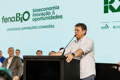 El gobernador de São Paulo, Tarcísio de Freitas, estuvo presente en el evento y destacó la diversidad de fuentes renovables en Brasil